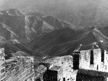 La Grande Muraglia cinese presso il valico di Nan-k’ou, 1928; fotografia di L. Ron Hubbard.